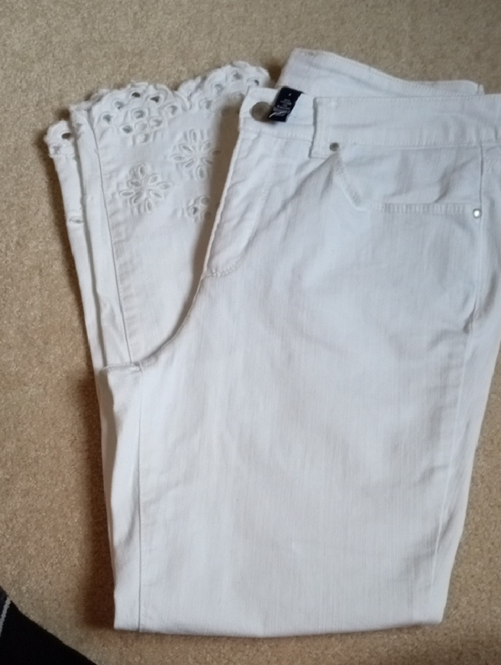 Charter Club Sz 8 White Eyelet Hem Jeans Slim Fit